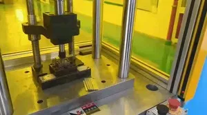Máquina de ensamblaje por remachado a presión
