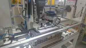 Máquina automática de ensamblaje por remachado de prensa
