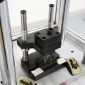 Máquina de ensamblaje por remachado a presión