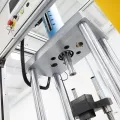 Máquina de ensamblaje por remachado a presión